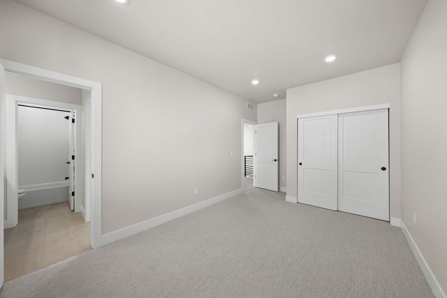 Spacious, unfurnished interior of a new home in Trumark Homes at Sterling Ranch, Littleton (Image 26).