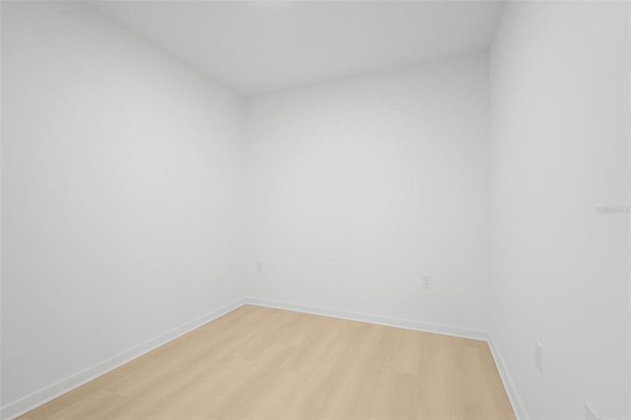 Spacious, unfurnished interior of a new home in , Orlando (Image 25).