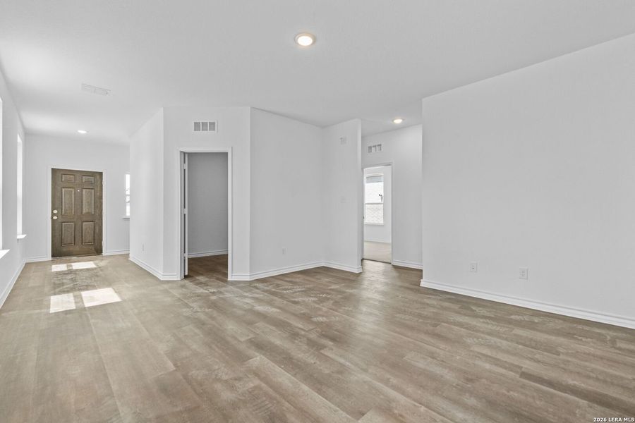 Spacious, unfurnished interior of a new home in Corley Farms, Boerne (Image 11).