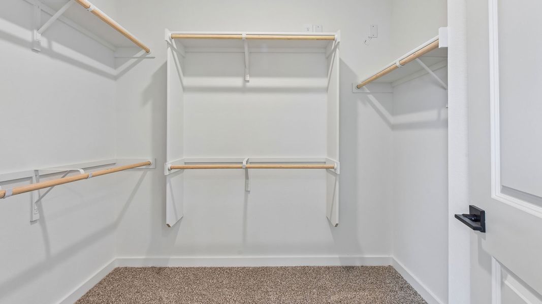 Spacious, unfurnished interior of a new home in Rosenbusch Ranch, Leander (Image 28).
