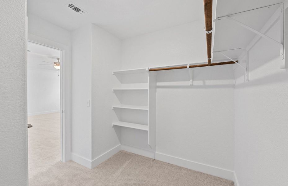 Spacious, unfurnished interior of a new home in Crosswinds, Kyle (Image 15).