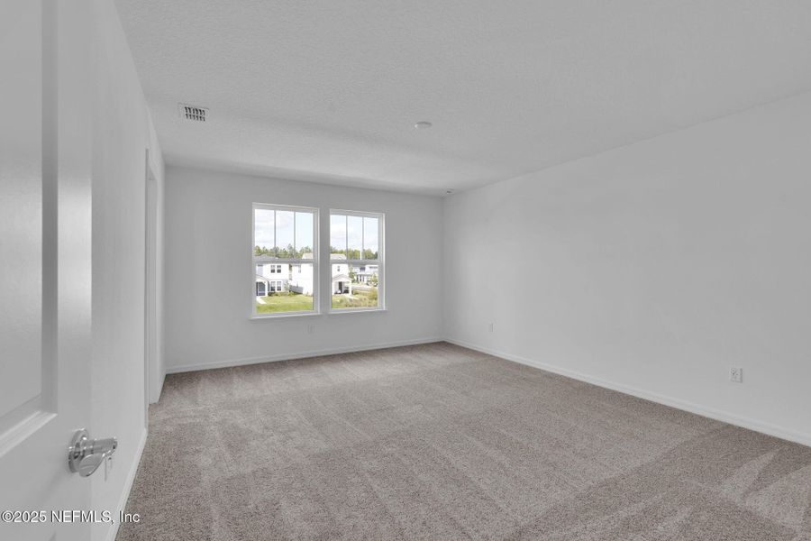 Spacious, unfurnished interior of a new home in Hawthorn Park at Wildlight, Yulee (Image 16).