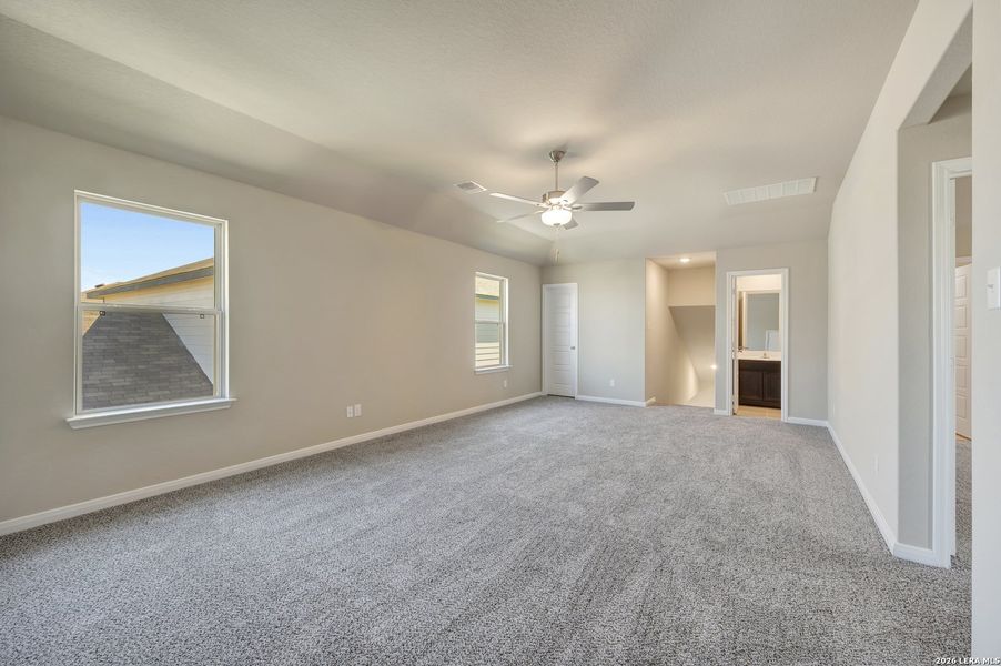 Spacious, unfurnished interior of a new home in Park Place, New Braunfels (Image 42).