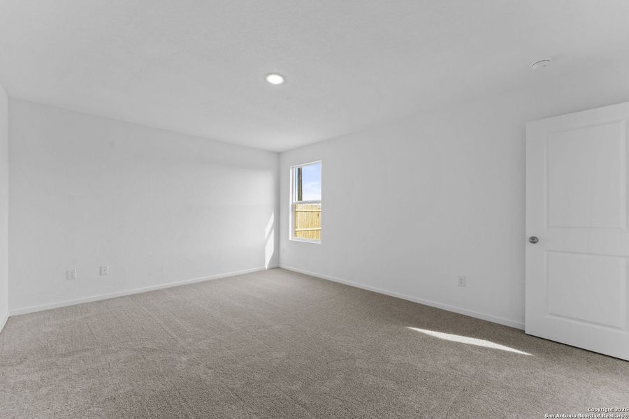 Spacious, unfurnished interior of a new home in Voss Farms, New Braunfels (Image 21).
