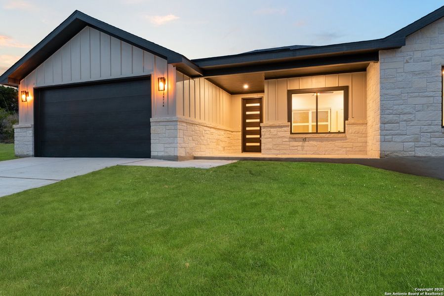 Exterior details and patio area of a home in , San Antonio (Image 3).