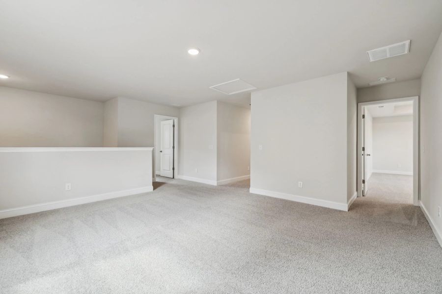 Spacious, unfurnished interior of a new home in Cades Bluff, Lebanon (Image 31).