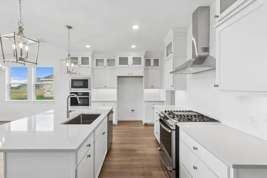 Plenty of counterspace in kitchen Plenty of counterspace in kitchen