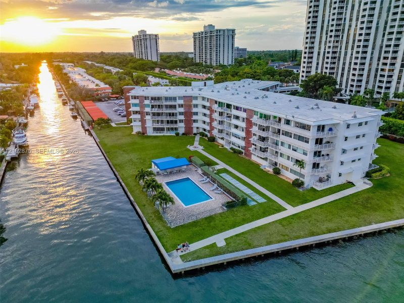 Condo located in Miami Shores, FL showcasing its design and architecture (Image 26). Condo located in Miami Shores, FL showcasing its design and architecture (Image 26).