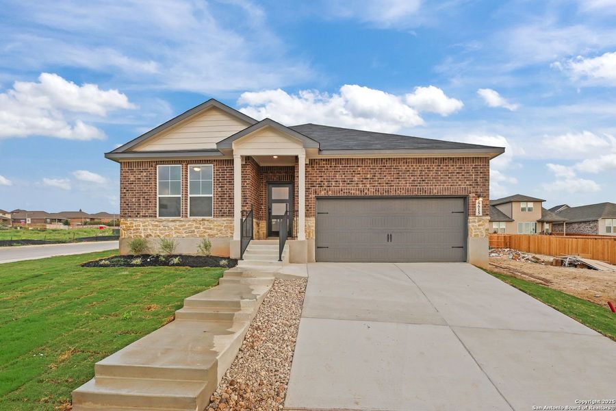 Exterior details and patio area of a home in Comanche Ridge, San Antonio (Image 1). Exterior details and patio area of a home in Comanche Ridge, San Antonio (Image 1).