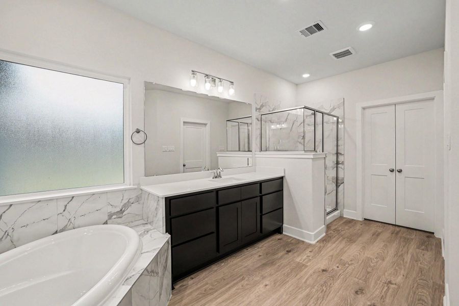 Furnished interior view inside a new home in Encino Estates, Dayton (Image 11).