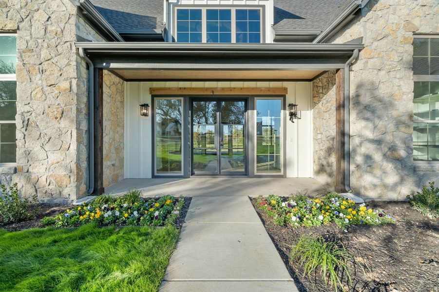 Exterior details and patio area of a home in , Weatherford (Image 2).