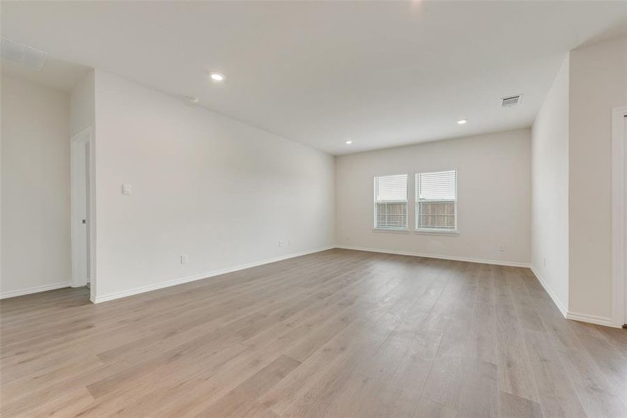 Spacious, unfurnished interior of a new home in Riverfield, Josephine (Image 14).