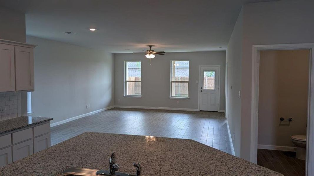 Spacious, unfurnished interior of a new home in Lankford Farms, Cleburne (Image 8).