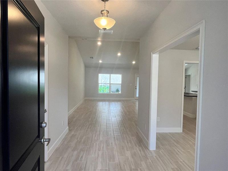 Spacious, unfurnished interior of a new home in Orange Blossom Hills, Summerfield (Image 8).