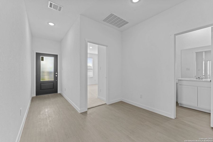Spacious, unfurnished interior of a new home in , New Braunfels (Image 22). Spacious, unfurnished interior of a new home in , New Braunfels (Image 22).