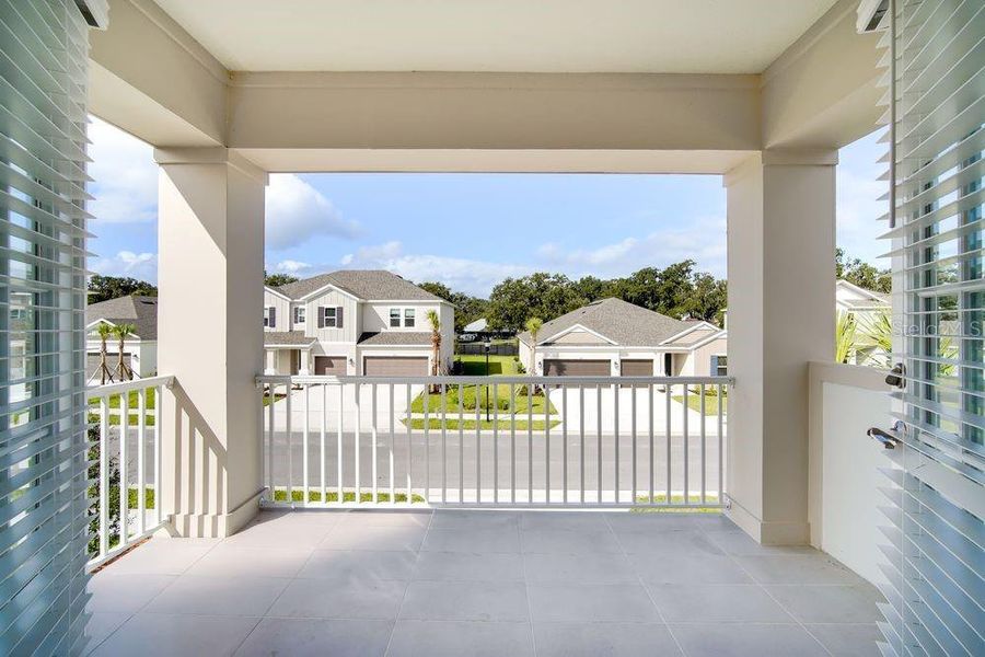 Exterior details and patio area of a home in Timber Ridge, Plant City (Image 4).