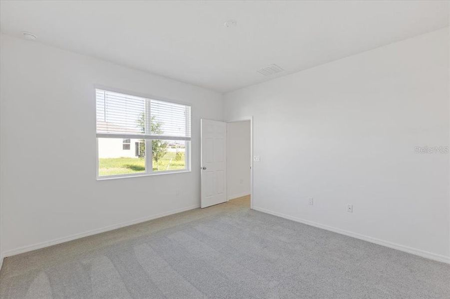 Spacious, unfurnished interior of a new home in Cypress Park Estates, Haines City (Image 11).