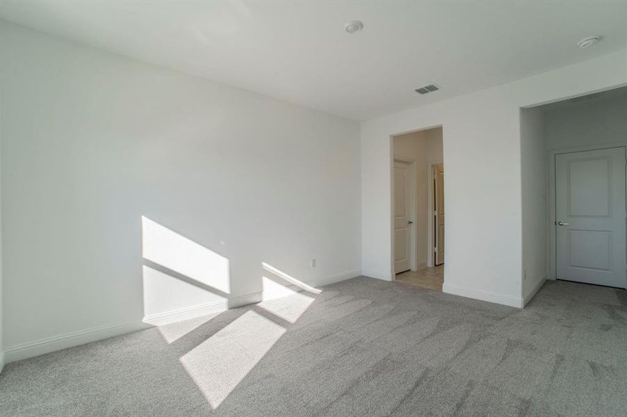 Spacious, unfurnished interior of a new home in The Ridge at Northlake, Northlake (Image 23).