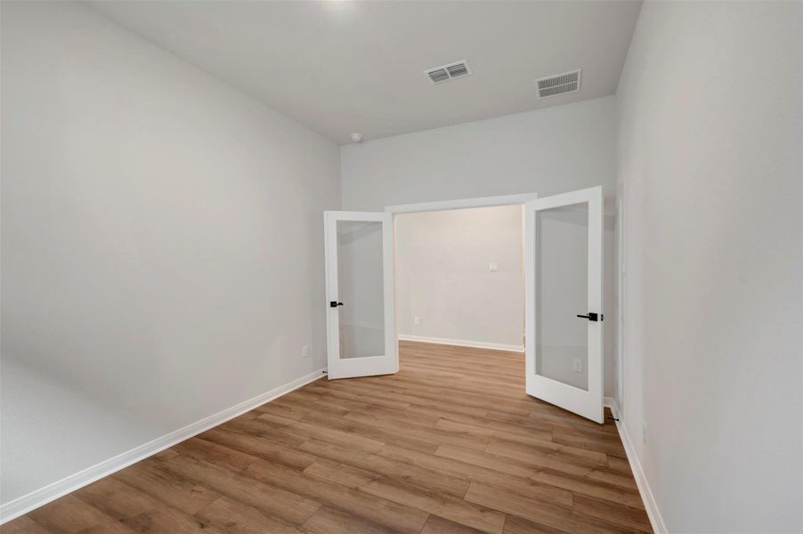 Spacious, unfurnished interior of a new home in Beacon Point at Lago Mar 50’ Homesites, Texas City (Image 26).