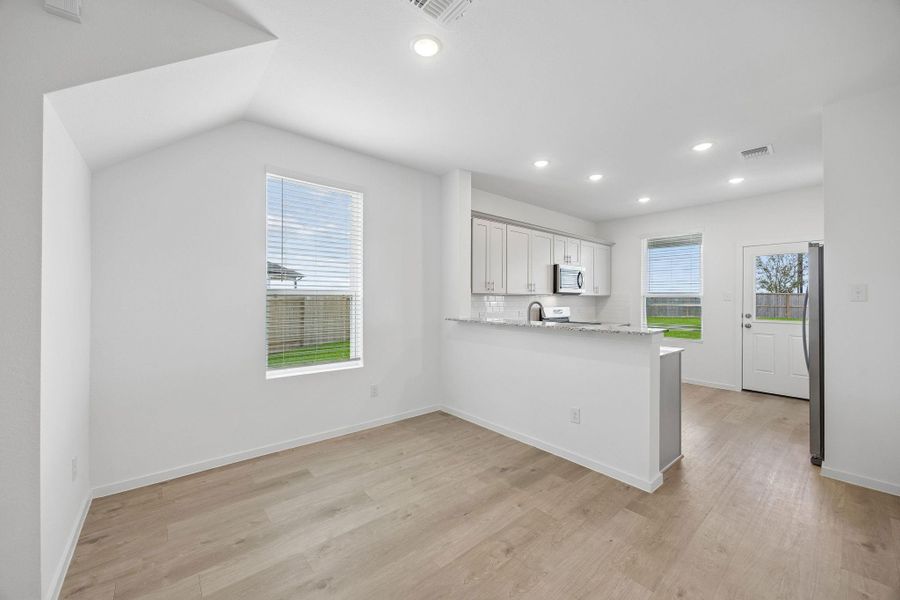 Spacious, unfurnished interior of a new home in Stokesbury, Waller (Image 30).