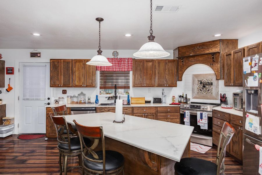 Furnished interior view inside a new home in , Lufkin (Image 13).