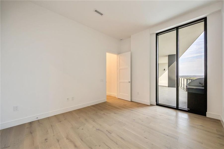 Spacious, unfurnished interior of a new home in The Dillon Buckhead, Atlanta (Image 32).