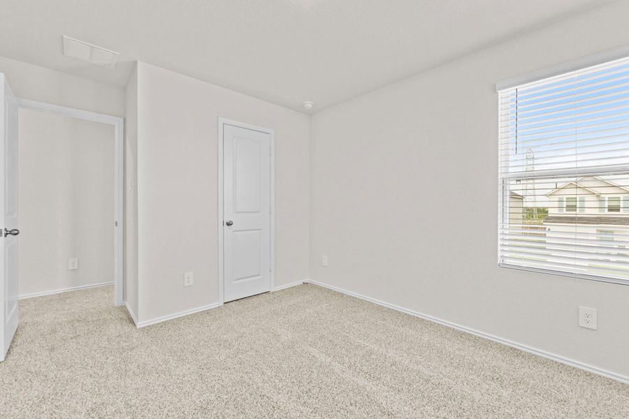 Spacious, unfurnished interior of a new home in , Maxwell (Image 22).