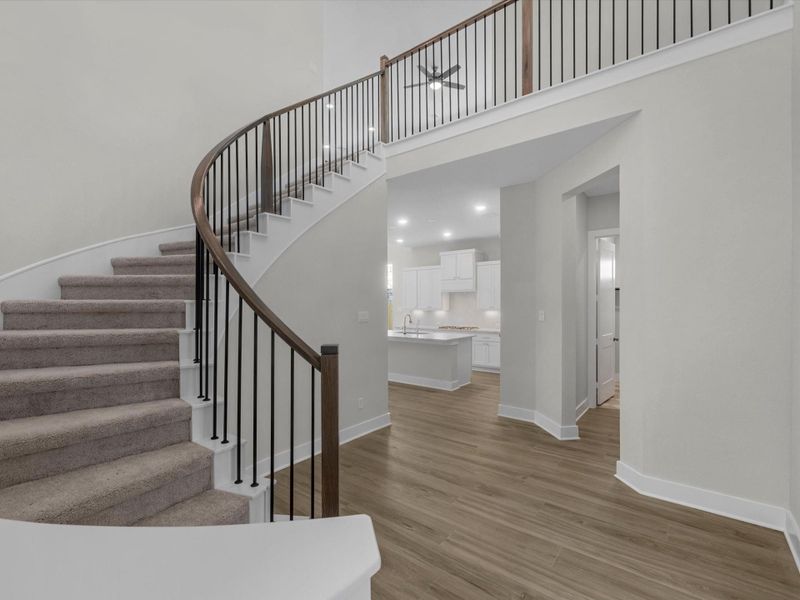 Spacious, unfurnished interior of a new home in Oakhill Reserve, Tomball (Image 13).