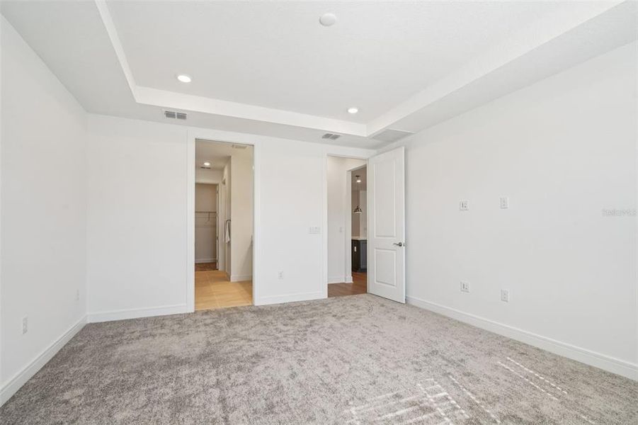 Spacious, unfurnished interior of a new home in Del Webb Stone Creek, Ocala (Image 27).