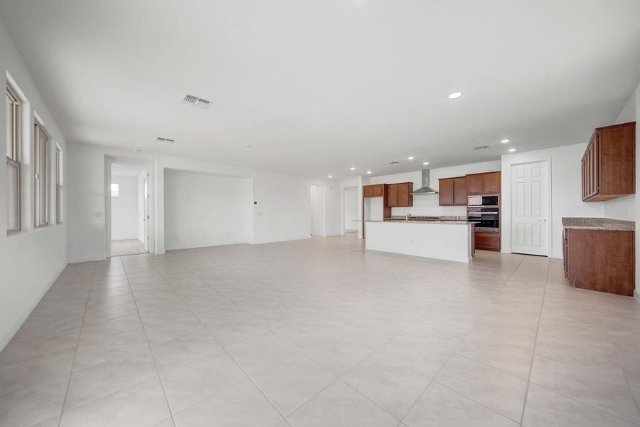Spacious, unfurnished interior of a new home in Miravida, Surprise (Image 9).