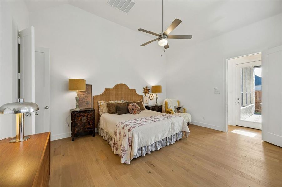 Furnished interior view inside a new home in , Rockwall (Image 10).