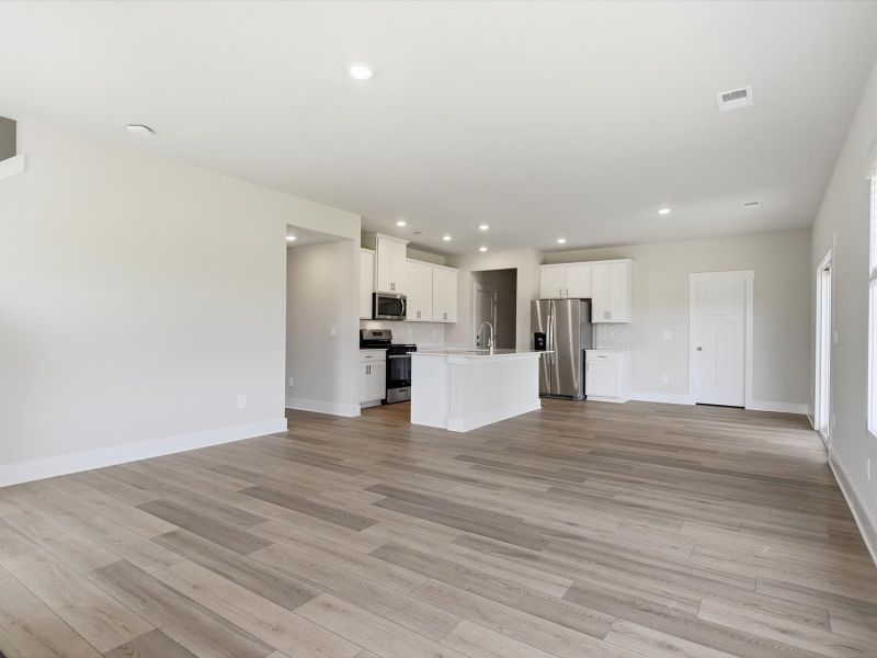 Spacious, unfurnished interior of a new home in Crossing at Abner Creek, Greer (Image 13).