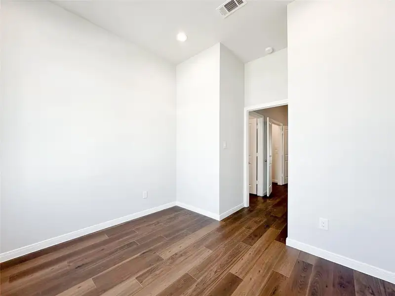 Spacious, unfurnished interior of a new home in , Spring (Image 10).