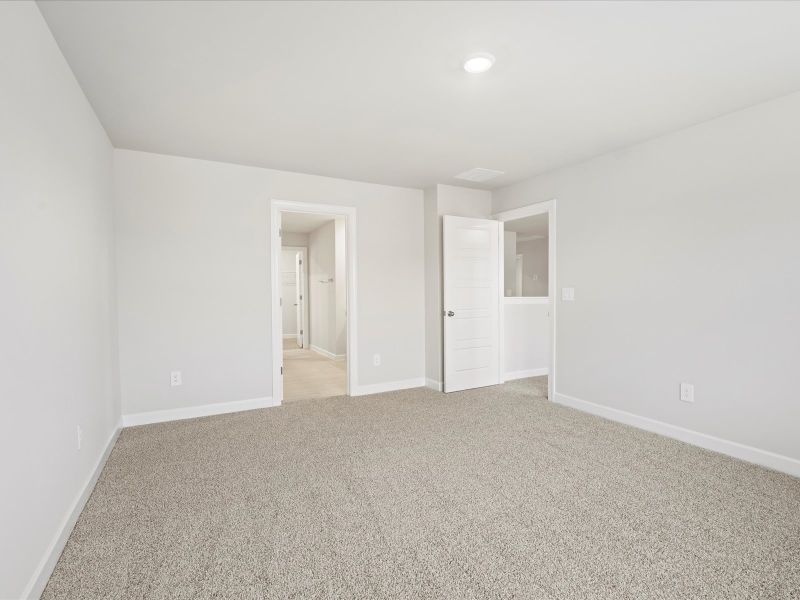 Spacious, unfurnished interior of a new home in Chatham Forest, Duncan (Image 16).