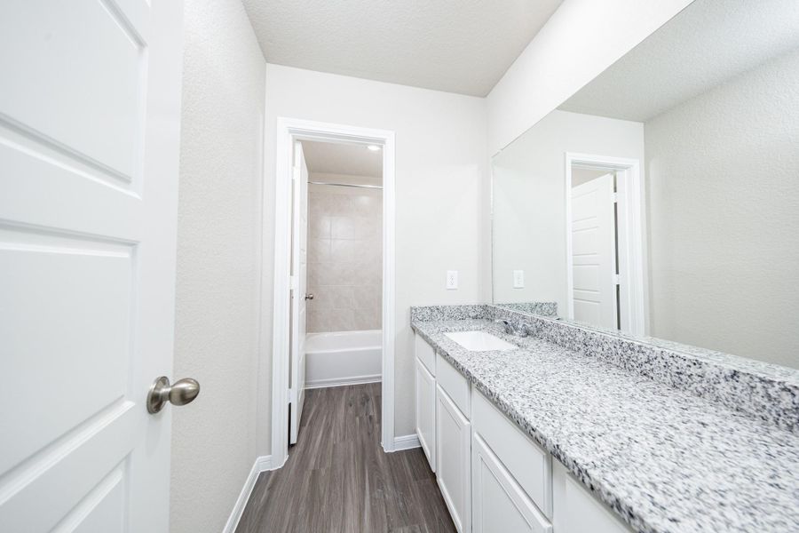 Furnished interior view inside a new home in Mackenzie Creek, Conroe (Image 6).