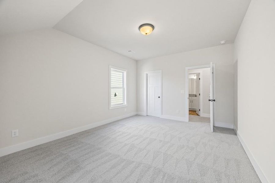 Spacious, unfurnished interior of a new home in , Hartwell (Image 34).