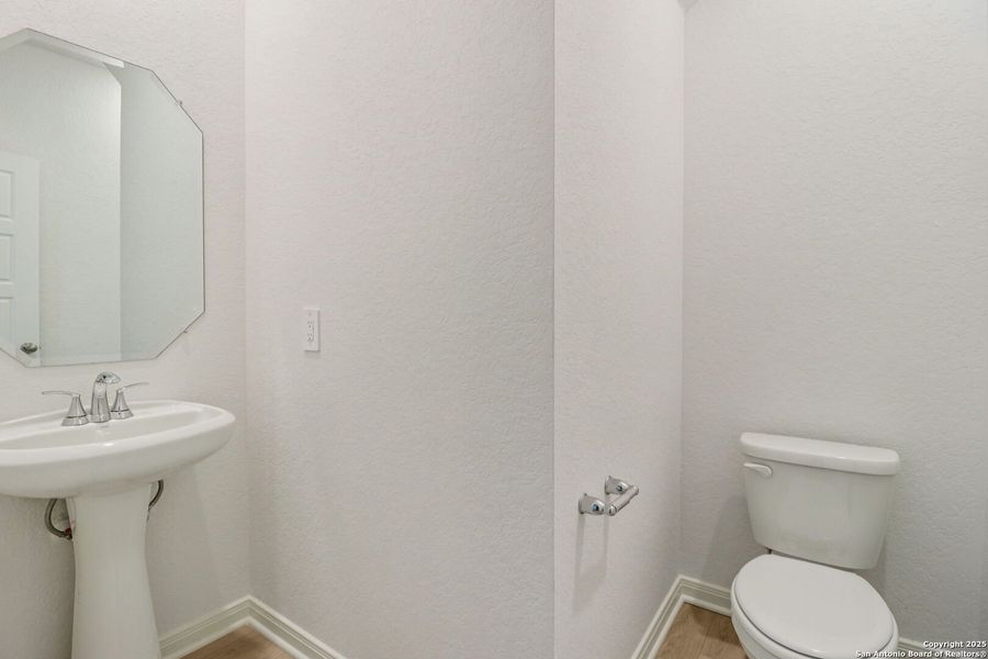 Furnished interior view inside a new home in Thomas Pond, San Antonio (Image 14). Furnished interior view inside a new home in Thomas Pond, San Antonio (Image 14).