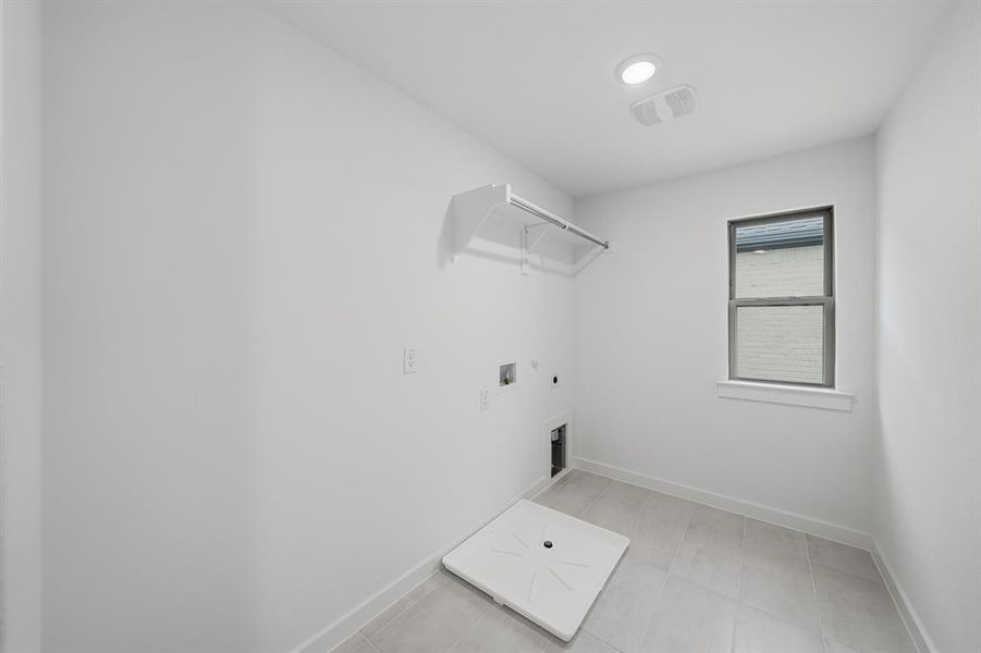 Spacious, unfurnished interior of a new home in Light Farms Brenham - 40' Lots, Celina (Image 22).