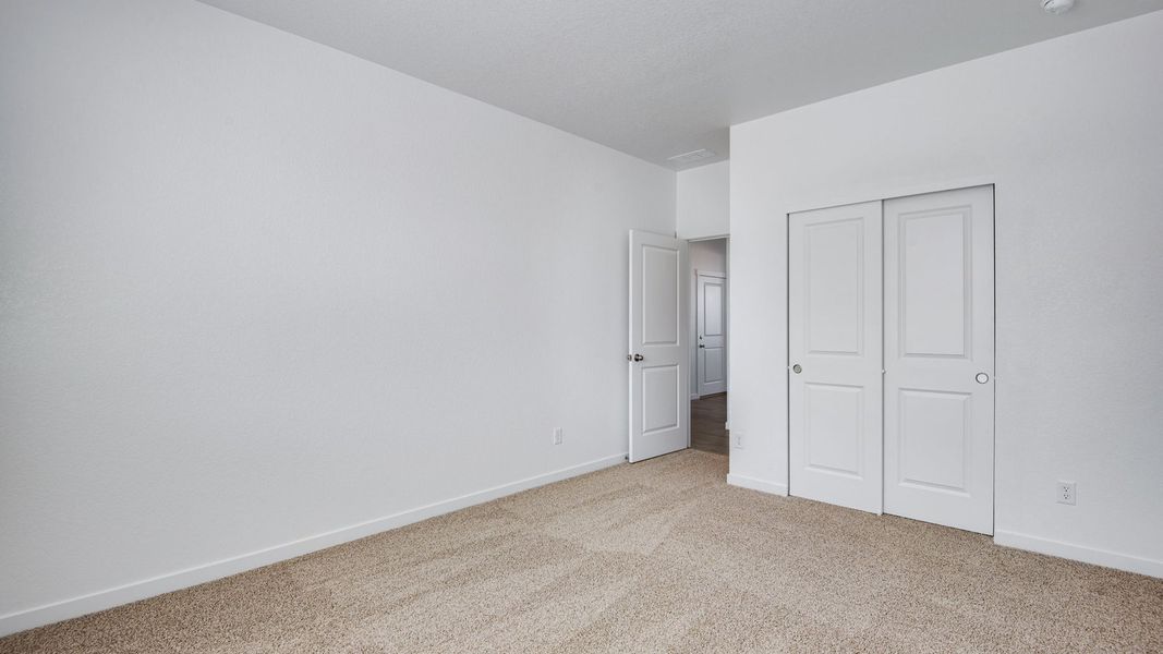 Spacious, unfurnished interior of a new home in Vista Meadows, Fort Lupton (Image 35).