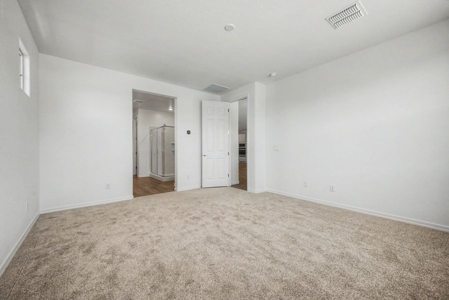 Spacious, unfurnished interior of a new home in Las Ventanas - RV Collection, Goodyear (Image 12).
