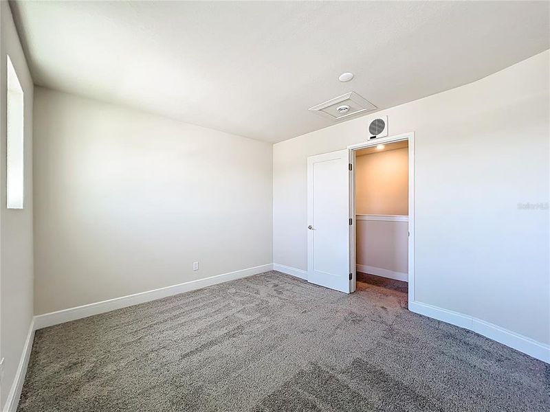 Spacious, unfurnished interior of a new home in Amelia Groves, St. Cloud (Image 28).