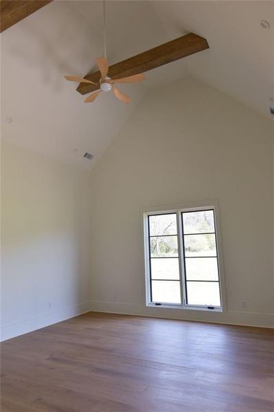 Spacious, unfurnished interior of a new home in , Bishop (Image 15).