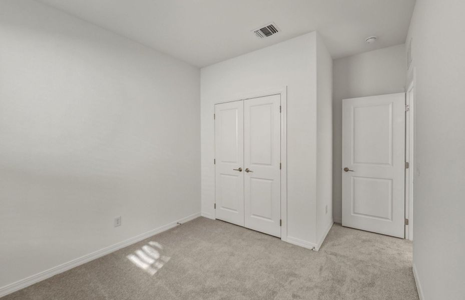 Spacious, unfurnished interior of a new home in Crosswinds, Kyle (Image 41).