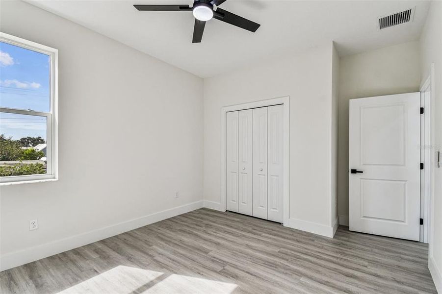 Spacious, unfurnished interior of a new home in , Tampa (Image 18).
