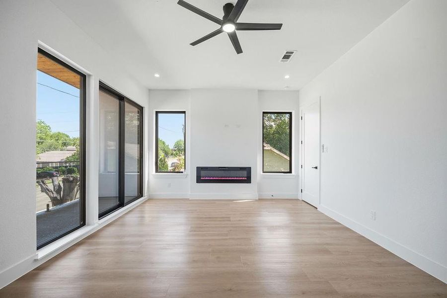 Spacious, unfurnished interior of a new home in , Dallas (Image 21).