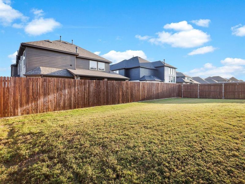 Exterior details and patio area of a home in , Mansfield (Image 26).