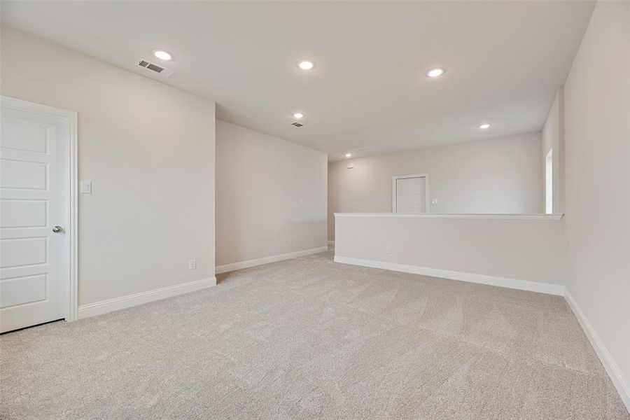 Spacious, unfurnished interior of a new home in Creekside of Crowley, Crowley (Image 30).