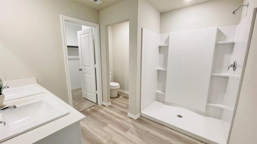 Furnished interior view inside a new home in Sunnycreek, Fort Worth (Image 8).