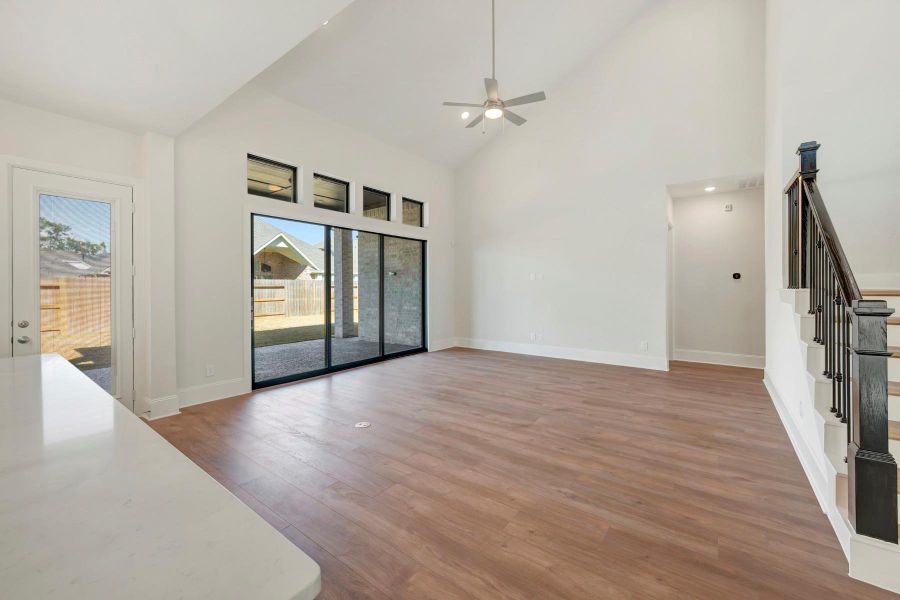 Spacious, unfurnished interior of a new home in The Meadows at Imperial Oaks, Conroe (Image 26).