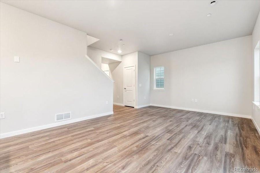 Spacious, unfurnished interior of a new home in Legato, Commerce City (Image 19).